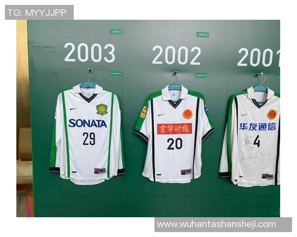 45号球衣足球传奇：从街头少年到绿茵场的英雄崛起