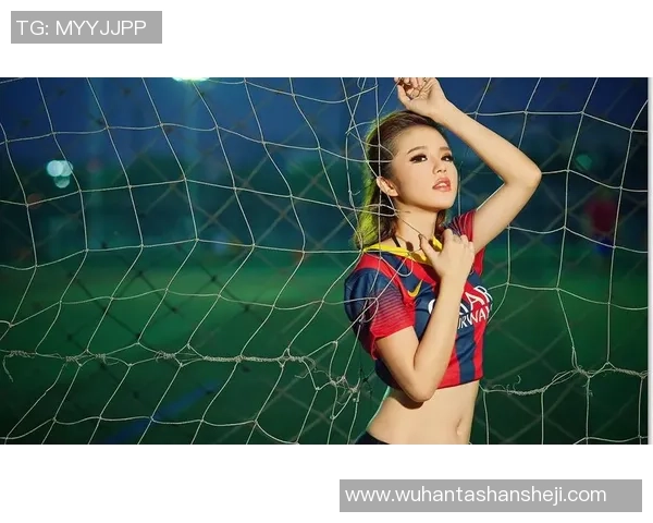 世界杯聚焦球星与足球宝贝魅力展现球场风采与热情瞬间 世界杯聚焦球星与足球宝贝魅力展现球场风采与热情瞬间