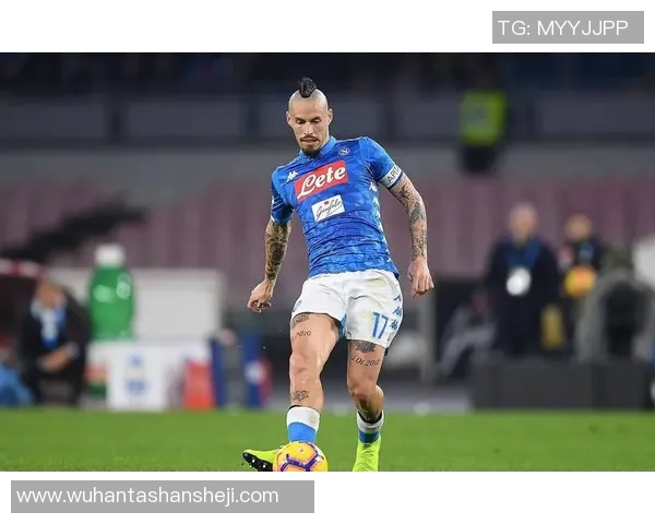 中国足球球星赛场怒扔鞋引发热议背后原因分析与事件深度解读 中国足球球星赛场怒扔鞋引发热议背后原因分析与事件深度解读