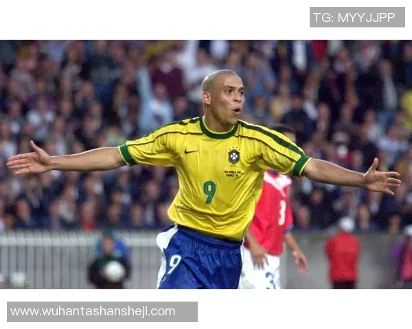 名字中带曼的足球明星及其辉煌成就盘点