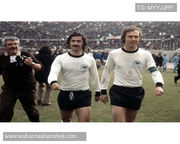 德国足球明星全景图解：从贝肯鲍尔到穆勒的传奇之路